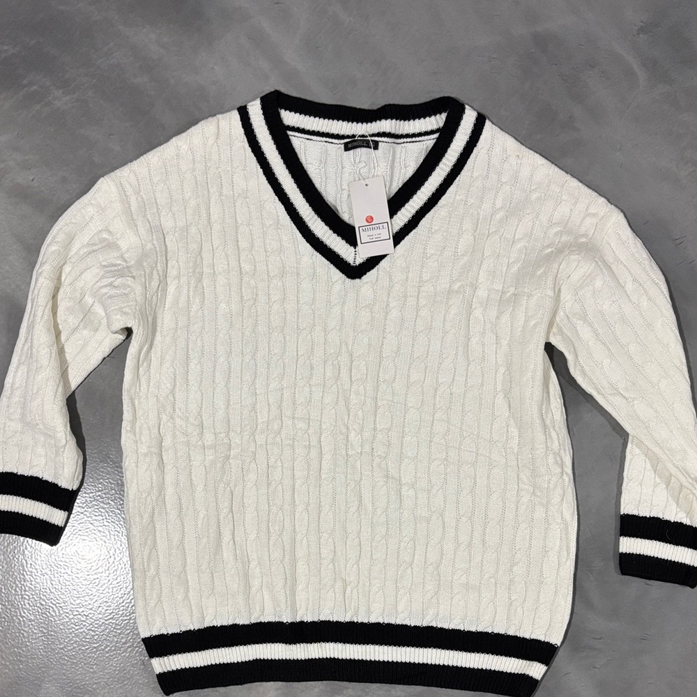 Elegant V-Neck Cable Knit Sweater - Black and White